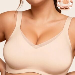 NWT BAG Plus Size Seamless Wireless Bra